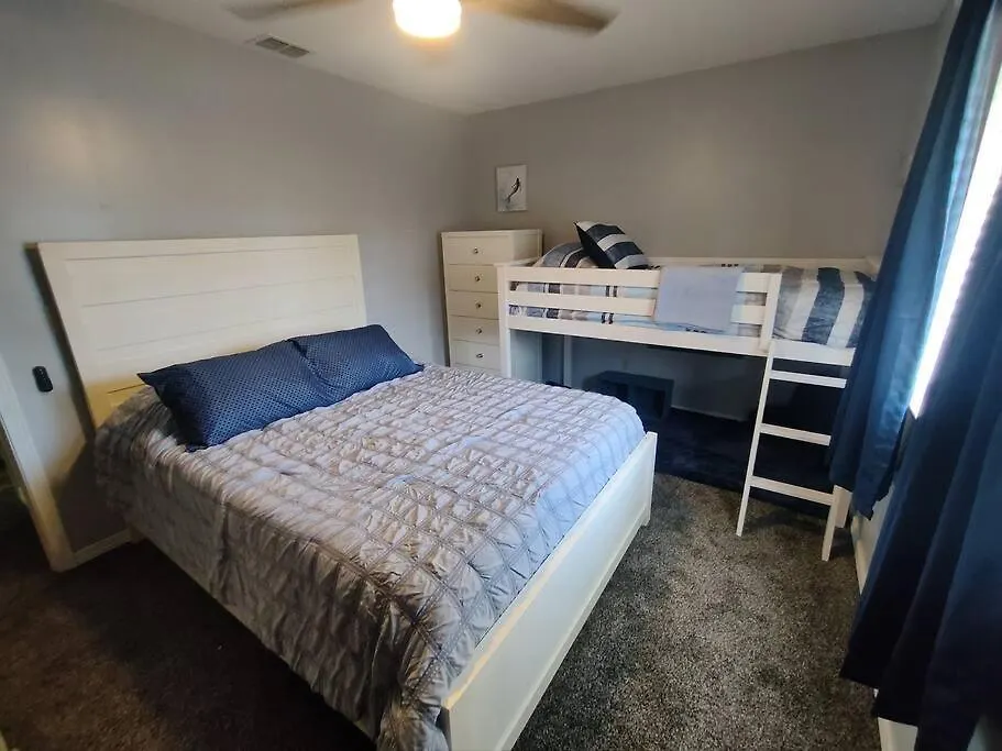 Pets Stay Free! Fenced! Parking For 2! 11 Pools! Panama City Beach Apartman